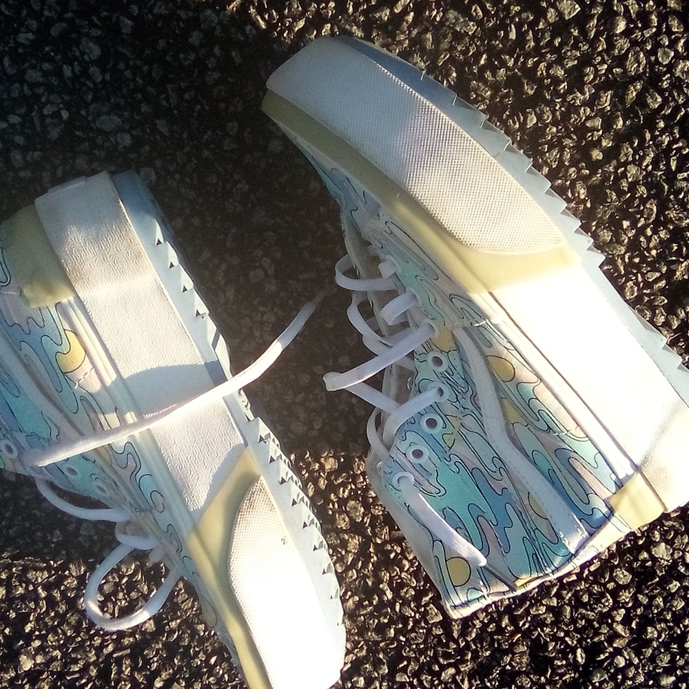 Vans. Colorful High-Top Sneakers